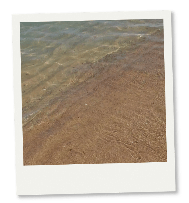 Wasserritual Meer Wasserritual am Meer Wellen und Sand